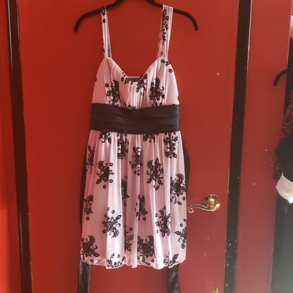 Trixxi Dresses & Skirts - 🎃 velvet flocked baby doll dress